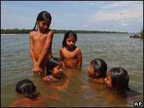 Crianças indígenas