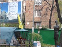 Протести у скверику, де планується побудова нової великої церкви