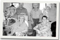 Cefn (chwith i'r dde) - Rosalind Moore, Wynfrod James, Moc Morris, Lis a Wendy James; Blaen (chwith i'r dde) - Daphne Morgan ac Oriel Jennson.