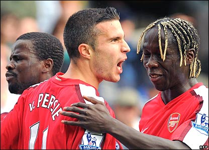 Robin Van Persie  (giữa)