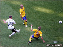 波多尔斯基梅开二度气走瑞典