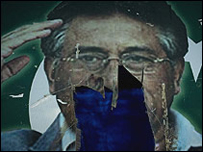 Ảnh ông Musharraf bị xé rách ở ngoại ô Islamabad