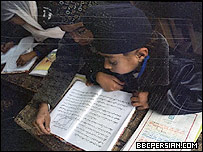 کودکان سیک و هندو در حال آموزش در کابل