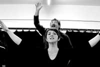 Actorion yn ymarfer ar gyfer y daith