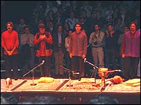 از سمت راست: حسين عليزاده، همايون شجريان، محمدرضا شجريان و کيهان کلهر 