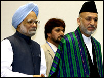 मनमोहन सिंह और हामिद करज़ई