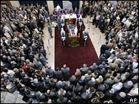 Nhiều ngàn người đi qua linh cữu của nhà cựu lãnh đạo quân sự