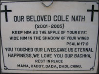 ’ابدی سکون کا باغ‘  نامی قبرستان میں  لوگ اپنے کتوں کو تمام رسم و رواج کے ساتھ دفناتے ہیں 