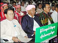 Các đại biểu dự Hội nghị về Hiến pháp mới