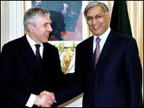 شوکت عزیز اور جیک سٹرا