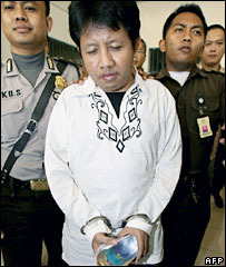 Ông Hasanuddin tại phiên tòa hồi tháng 11/2006