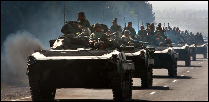 جمعہ کی شب روسی ٹینکوں کو تیبلیسی کی جانب بڑھتے ہوئے دیکھا گیا 