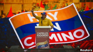 Capriles em comício na última terça-feira (Reuters)