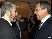 O líder político do Hamas, Khaled Meshaal, e o chanceler russo, Sergei Lavrov