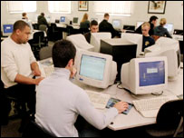 大学生使用电脑