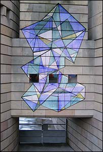 Obra de arte 'invisível' enfeita prédio de Edimburgo