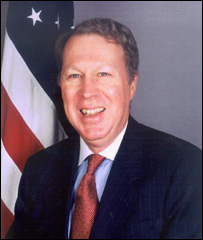 Ông Raymond Burghardt (nguồn ảnh: Đại sứ quán Hoa Kỳ ở Hà Nội)