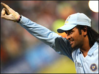 भारतीय टीम के कप्तान धोनी