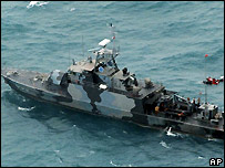 Tàu của hải quân Indonesia tham gia cứu hộ