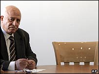 Başbakan Ahmed Kurey ve Arafat'ın boş sandalyesi