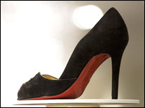 Sapato de salto alto (foto de arquivo)