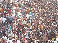 मेले के दौरान भीड़ (फ़ाइल फ़ोटो)