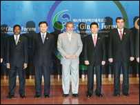 Presidente Lula na foto oficial da abertura do VI Fórum Global sobre Reinvenção do Governo. Foto: Ricardo Stuckert/PR. 