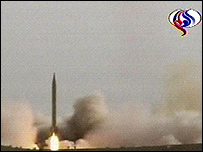 Iran đã thử hỏa tiễn tầm trung và tầm xa