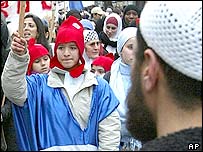 Muçulmanos protestam na França