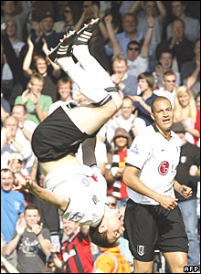 Zoltan Gera  và Bobby Zamora của Fulham 