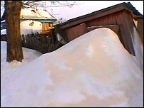 Neve alaranjada em Omsk (imagem da TV russa)