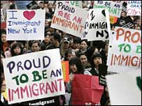 Göçmenlik yanlısı göstericiler