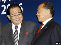 Ngoại trưởng Bắc Triều Tiên Paek Nam-sun (bên tay trái)