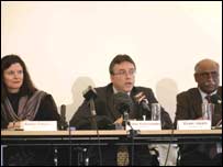 ایشین میوزک سرکِٹ کے ورم جسانی، ایشیا ہاؤس کے سٹیفن کوزئیسکو اور لرنِنگ فار لائف کی سوزن گِبسن