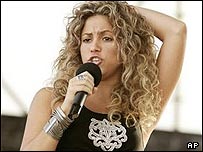 شکیرا در لایو 8