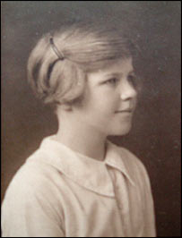 Venetia Phair (nome de solteira, Burney) aos 11 anos