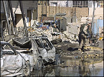 Hotel destruído por explosão em Bagdá