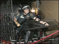 Cảnh sát tiến vào Tòa nhà Chính phủ