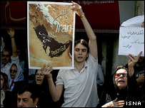 İran Körfezi adı için gösteri yapan İranlılar