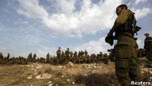 Exército israelense em exercício de simulação de possível invasão a Gaza, neste sábado (Reuters)