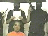 Refém filipino em imagens da emissora de TV Al Jazeera