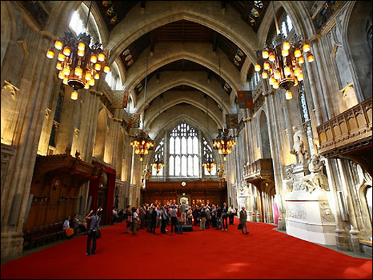 Guildhall自从十二世纪开始就是伦敦市政厅(City of London)所在地。图中的房顶重建于1953年