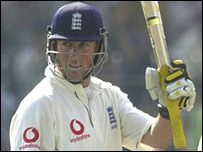 ٹریسکوتھک کسی قدر ڈری ہوئی ٹیم کے خلاف اپنے کھلاڑیوں کی زبردست کارکردگی سے محظوظ ہوتے نظر آ تے ہیں۔