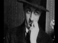 صادق هدایت در نمایی از فیلم "خانه شماره 37" ساخته سام کلانتری و محسن شهرنازدار