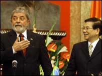 O presidente Lula e o presidente do Vietnã, Nguyen Minh Triet, em cerimônia no Palácio Presidencial. Foto: Ricardo Stuckert/PR 
