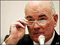 O secretário do Exército do EUA, Francis Harvey