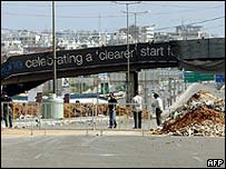 Bloqueio da principal via de acesso ao aeroporto de Beirute