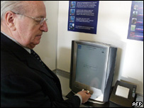 Urna eletrônica em teste na França