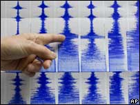 Sismóloga de Taiwan mostra registro do terremoto na ilha