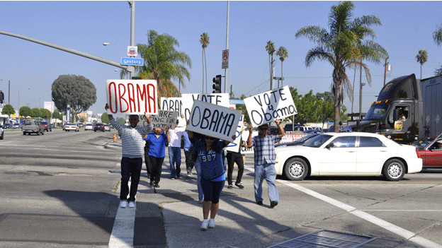 洛杉磯一工會的工人們在街上支持奧巴馬競選